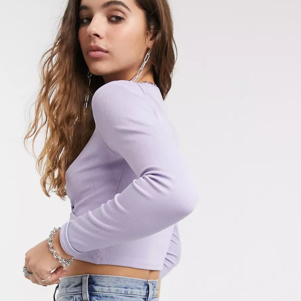 🌸3/30$ 🌸Bershka lilac keyhole shirt crop top - Picture 4 of 7